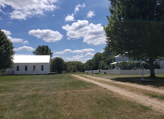 illinois/rock-river-valley/attraction/chaplin-creek-historic-village