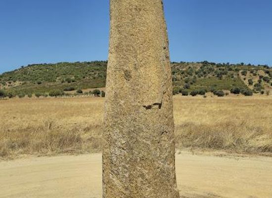 portugal/alentejo/attraction/menir-do-outeiro