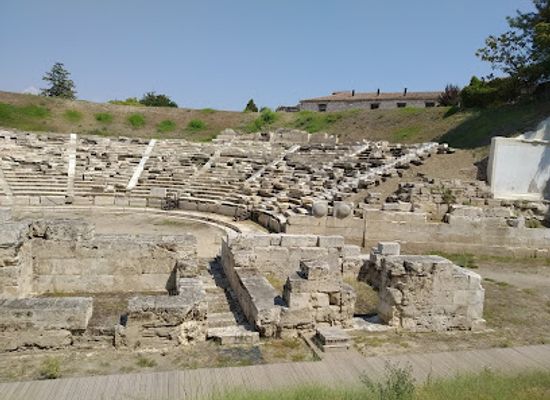 greece/larissa/attraction/ancient-theatre-of-larissa