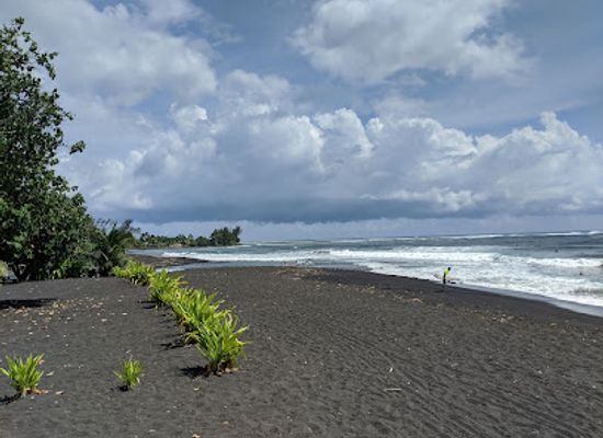 french-polynesia/windward-islands/attraction/taharuu-beach