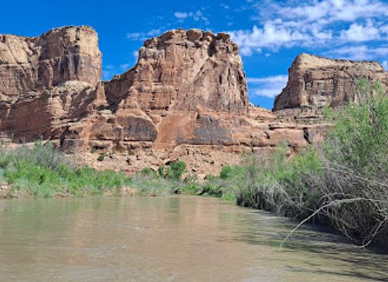 utah/san-rafael-swell/attraction/san-rafael-river-swinging-bridge