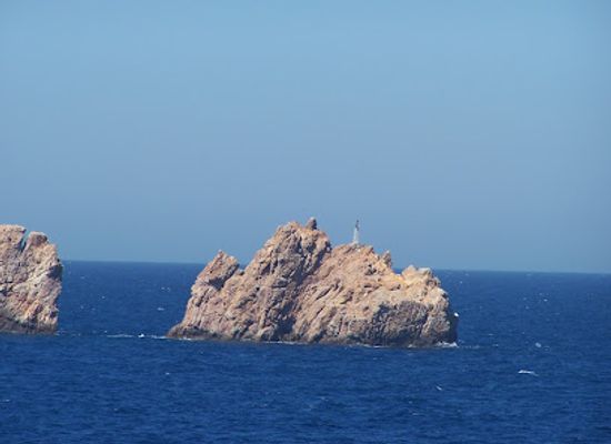 greece/paros/attraction/portes-islets