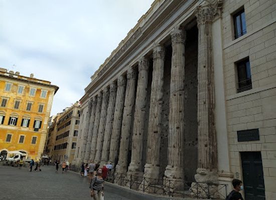 italy/rome/pantheon/attraction/temple-of-hadrian