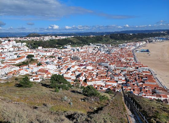 portugal/nazare/attraction/baloico-da-ladeira