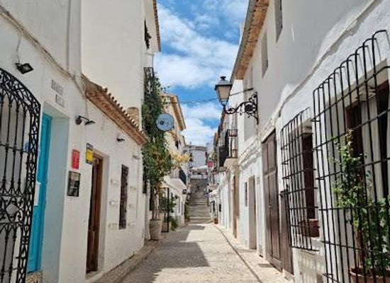 spain/valencian-community/attraction/plaza-de-la-iglesia
