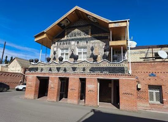 azerbaijan/ganja/attraction/bottle-house