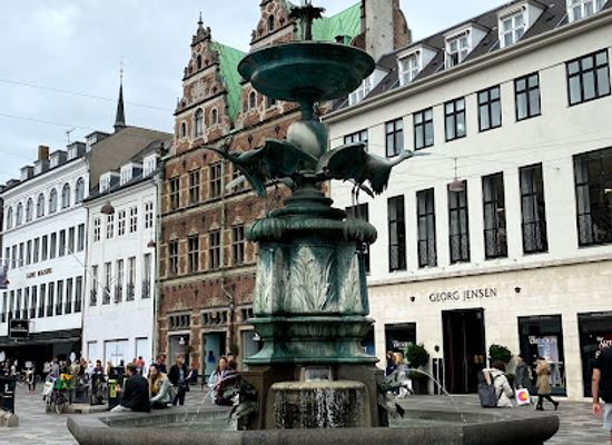 denmark/south-zealand/landmark/stork-fountain