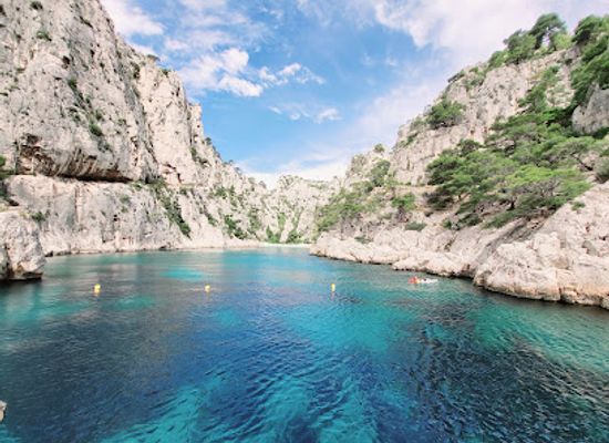 france/les-calanques-national-park/attraction/visite-des-calanques-les-amis-des-calanques