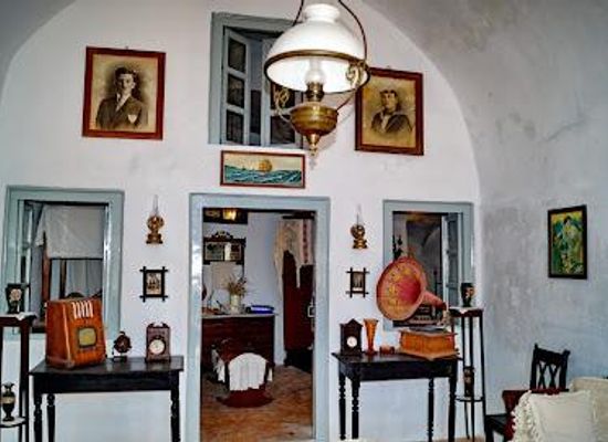 greece/santorini/attraction/emmanuel-a-lignos-santorini-folklore-museum