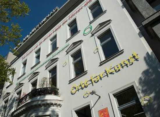 germany/berlin/attraction/house-on-lutzowplatz
