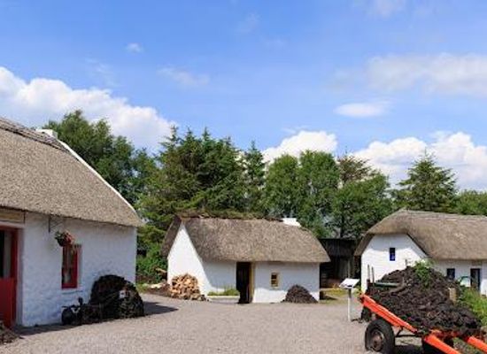ireland/killarney/attraction/the-kerry-bog-village-museum