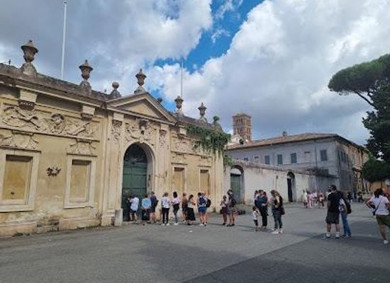 italy/rome/attraction/buco-della-serratura-dell-ordine-di-malta