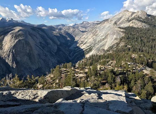 california/yosemite/attraction/little-yosemite-valley