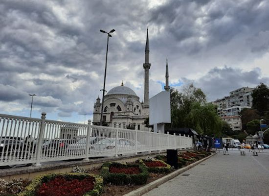 turkiye/istanbul/attraction/dolmabahce-clock-tower