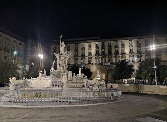italy/capri/attraction/piazza-municipio