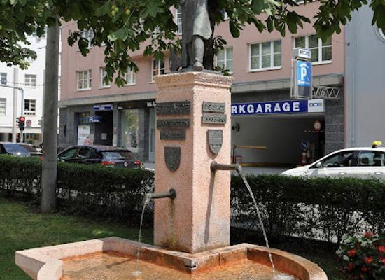 austria/innsbruck/attraction/josefbrunnen