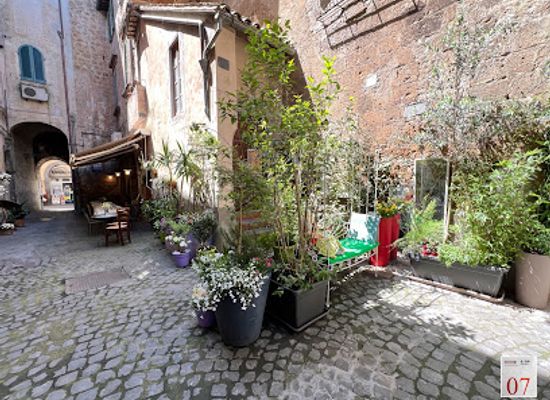 italy/orvieto/attraction/vicolo-degli-abbracci