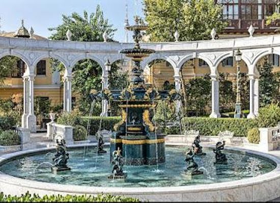 azerbaijan/sumqayit/attraction/philarmonia-garden
