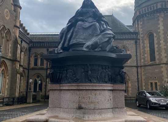 united-kingdom/dundee/landmark/queen-victoria-statue