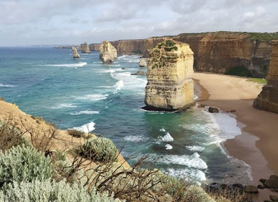 australia/great-ocean-road/attraction/memorial-arch-at-eastern-view