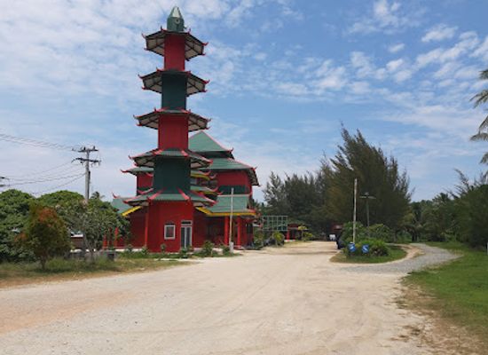indonesia/south-kalimantan/attraction/lamaru-beach