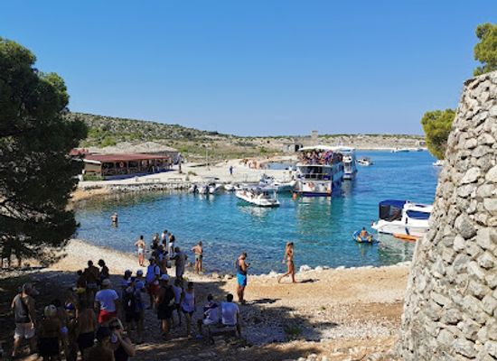 croatia/kvarner/attraction/female-prison-ruins