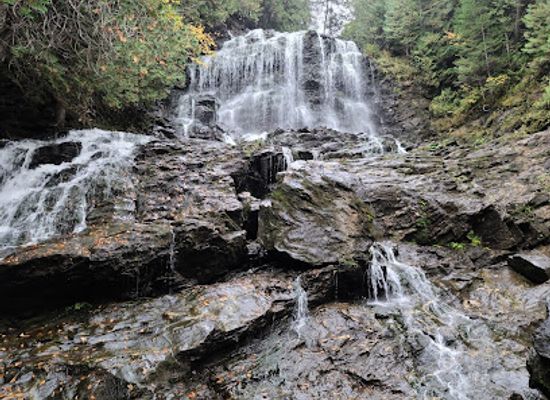 new-hampshire/great-north-woods/attraction/beaver-brook-falls-wayside