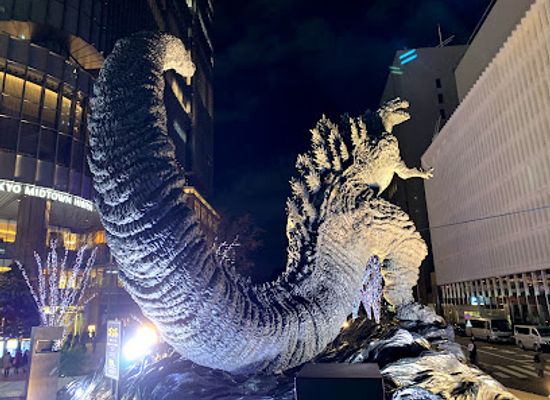 japan/tokyo/ginza/attraction/godzilla-statue