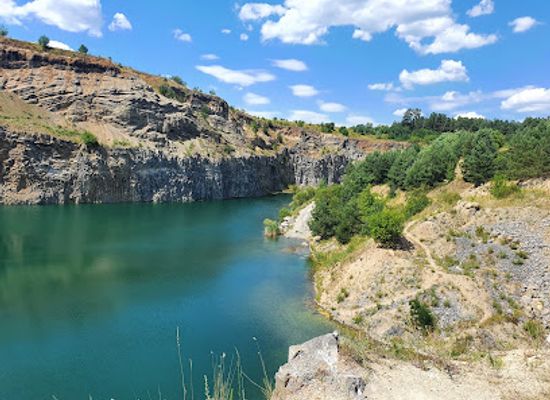 romania/transylvania/attraction/the-emerald-lake