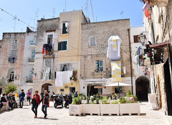 italy/bari/madonnella/attraction/largo-albicocca-piazza-degli-innamorati