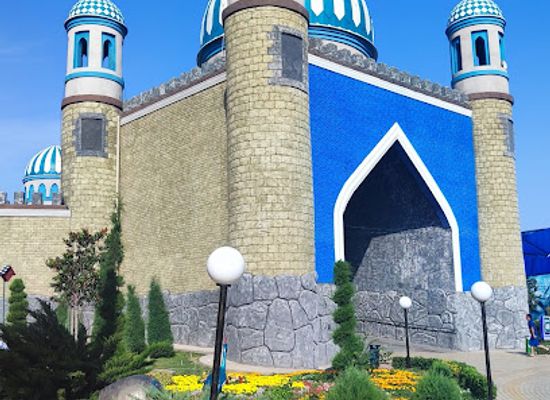 uzbekistan/namangan/attraction/afsonalar-bog-i