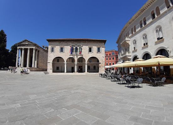 croatia/pula/attraction/church-and-monastery-of-st-francis