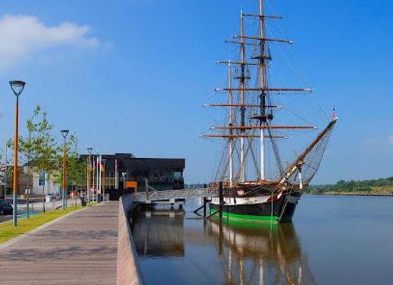 ireland/waterford/attraction/dunbrody-famine-ship-experience