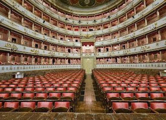 italy/romagna/attraction/pavarotti-freni-theater