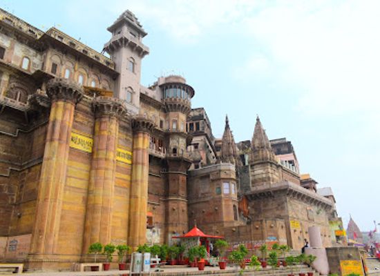 india/varanasi/dashashwamedh-ghat/attraction/darbhanga-ghat