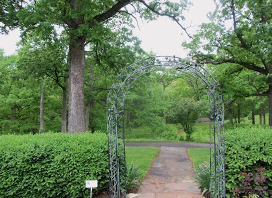iowa/west-des-moines/attraction/clare-and-miles-mills-rose-garden