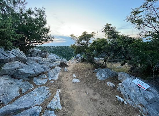 croatia/kvarner/attraction/cave-mladenova-buza
