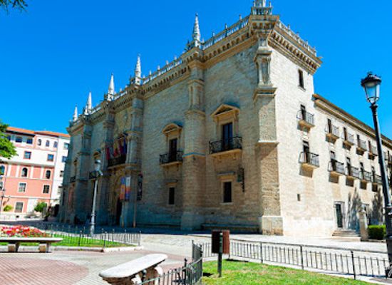 spain/valladolid/attraction/palacio-de-santa-cruz