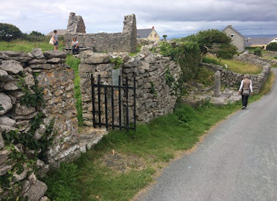 ireland/aran-islands/attraction/cill-ghobnait-church-ruin