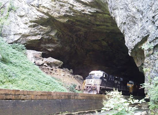 virginia/middle-peninsula/attraction/natural-tunnel-state-park