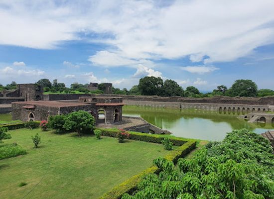 india/central-india/attraction/jahaz-mahal