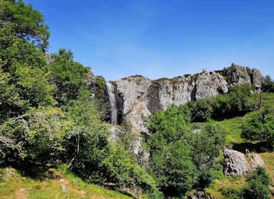 france/auvergne-volcanoes/attraction/source-du-par