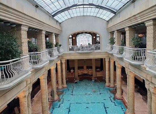 hungary/central-hungary/attraction/gellert-thermal-bath