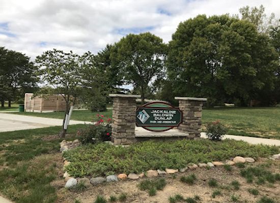 iowa/urbandale/attraction/jackaline-baldwin-dunlap-park-and-arboretum