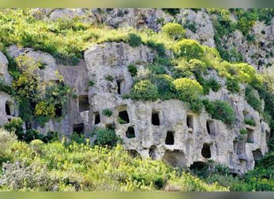 italy/sicily/attraction/necropolis-of-pantalica