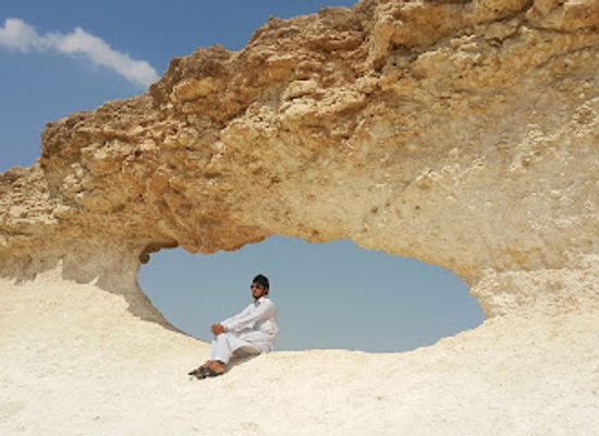 qatar/dukhan-beach/attraction/eye-rock-hole-in-the-hill