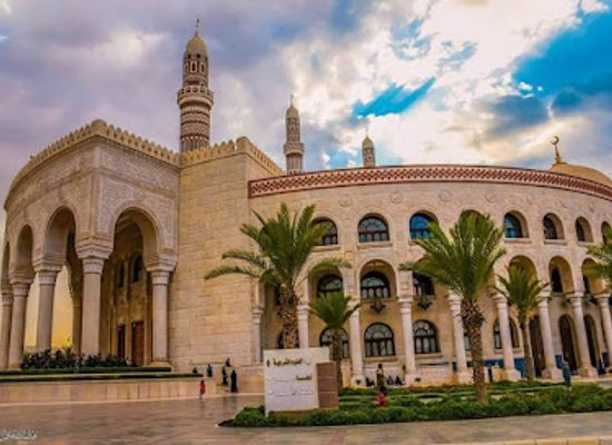 yemen/al-hajjarah-village/attraction/al-saleh-mosque