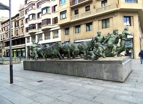 spain/navarre/attraction/encierro-entzierroa-monument