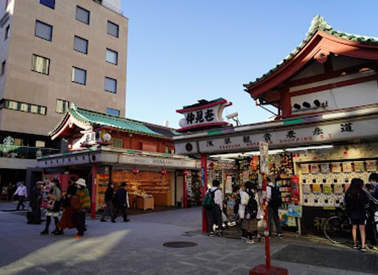 japan/tokyo/asakusa/attraction/kaminarimon