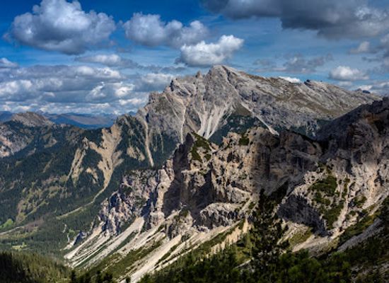 italy/alta-via-1/attraction/point-de-vue-sur-la-vallee